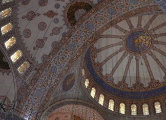 Exploring Dolmabahçe Palace A Symbol of Ottoman Grandeur